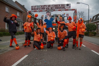 4e plaats: Vriendengroep Van Rooij - EK schup ik ginne bal