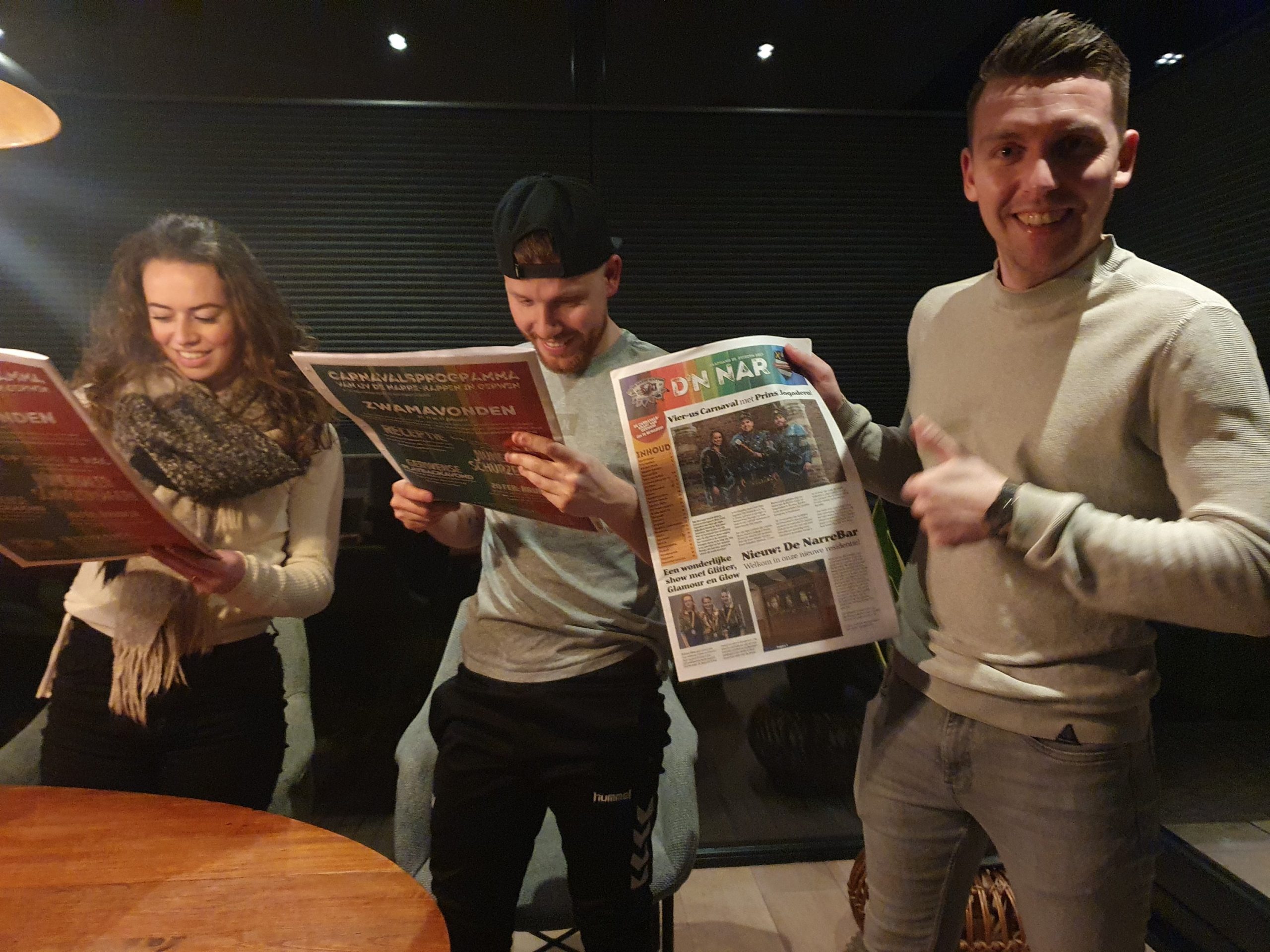 Jogadero neemt de eerste krant in ontvangst