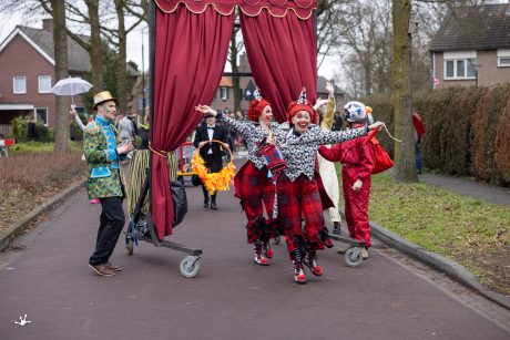 Optocht van Gerwen met Zsa Zsa Zsoe